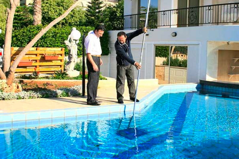 Cleaning the swimming pool