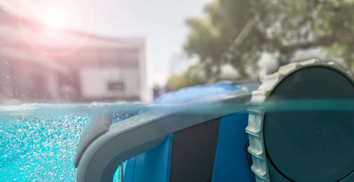 Pool,Cleaning.,Underwater,Pool,Vacuum,Cleaner.,Robotic,Cleaning,Of,The Pool Cleaning